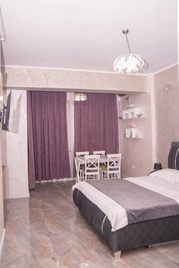 Studio Apartment *